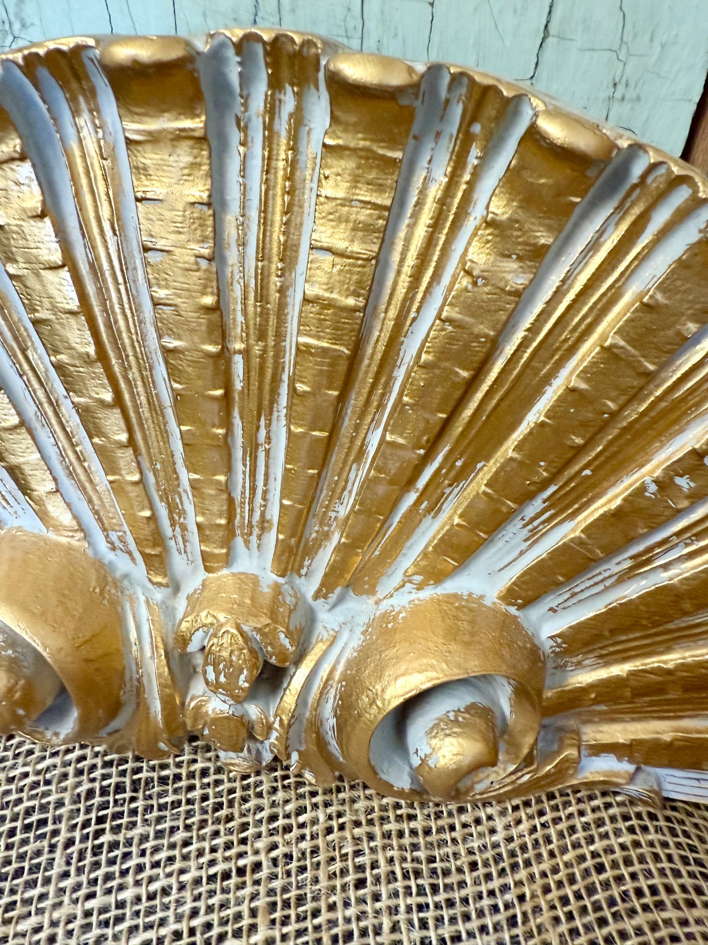 Gold Shell Wall Molding