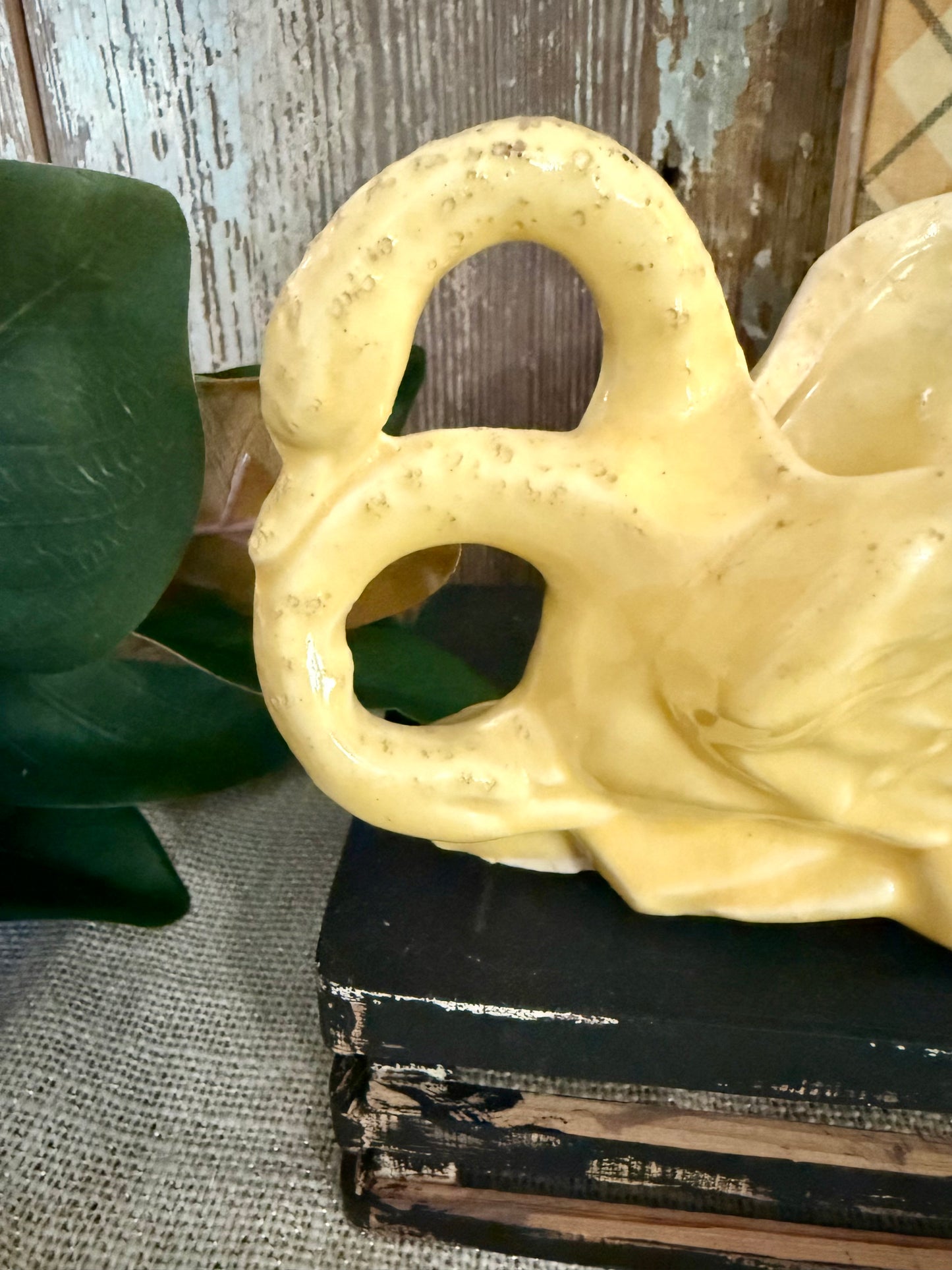 McCoy Yellow Double Swan Planter