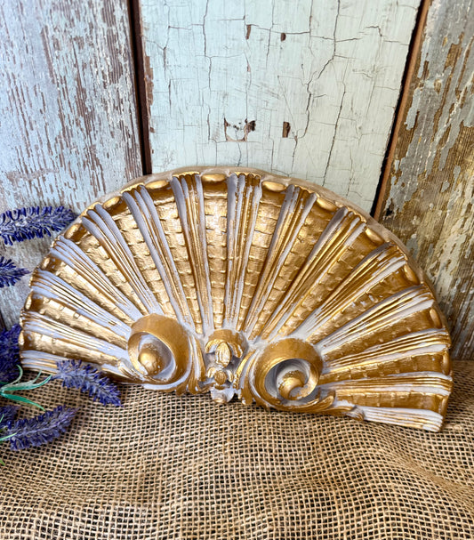 Gold Shell Wall Molding