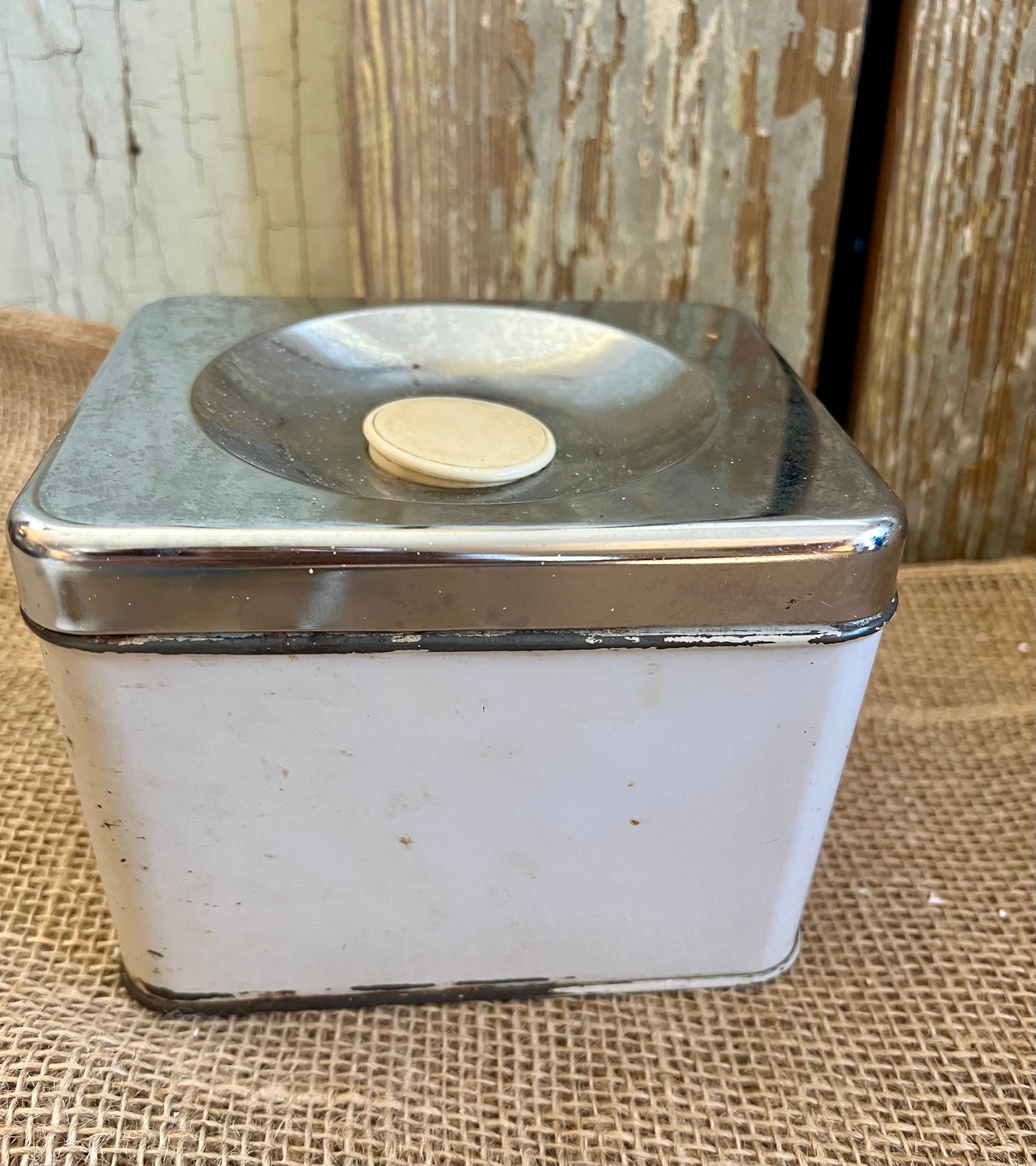 Lincoln Beautyware Old Tea Tin